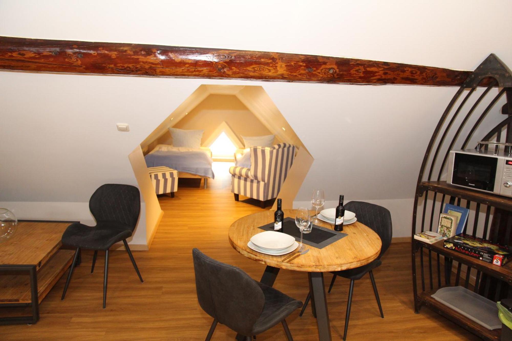 Apartment Burghaus 4 *